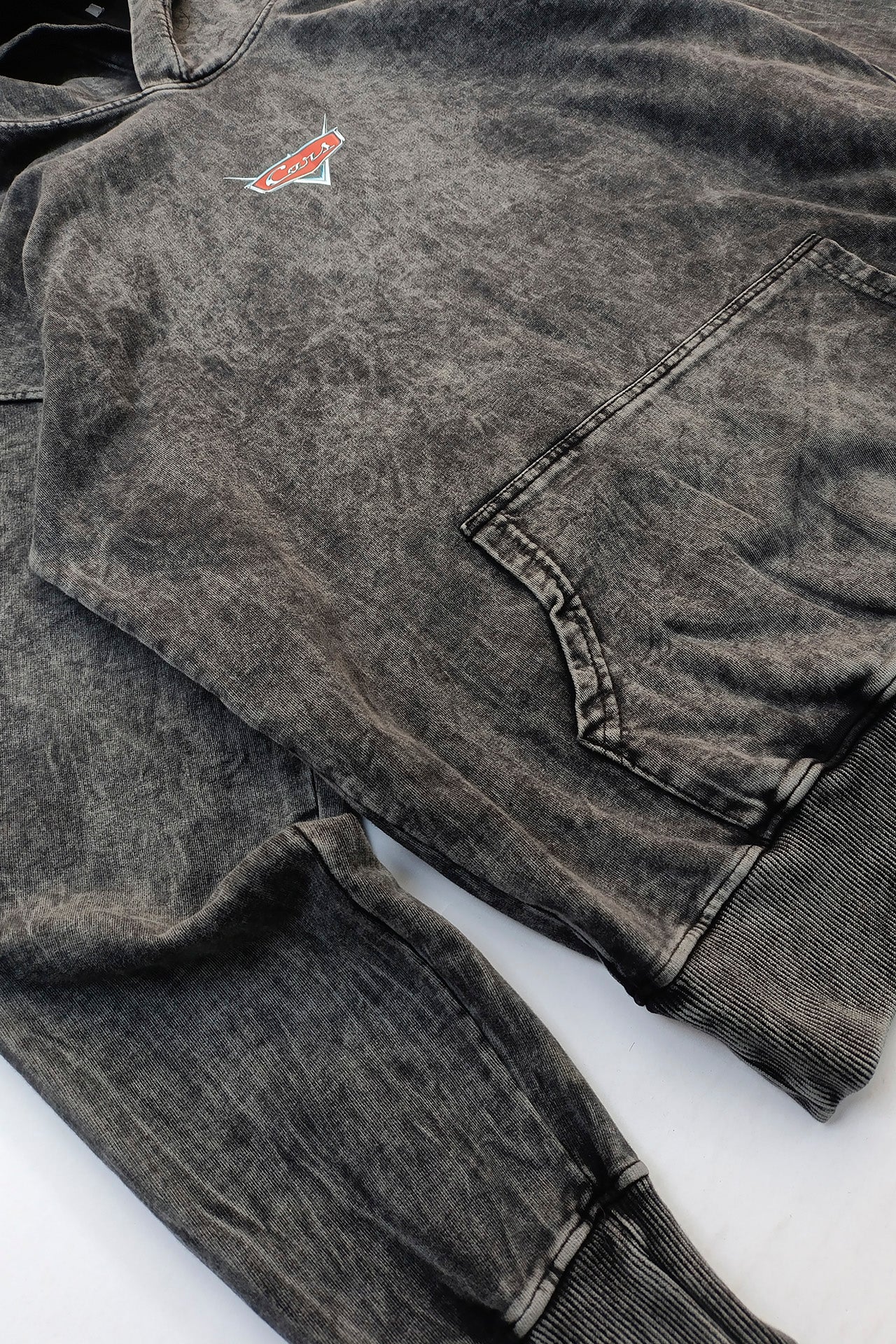 Hoodie en ASID WASH french terry 350 con diseño frontal y espalda