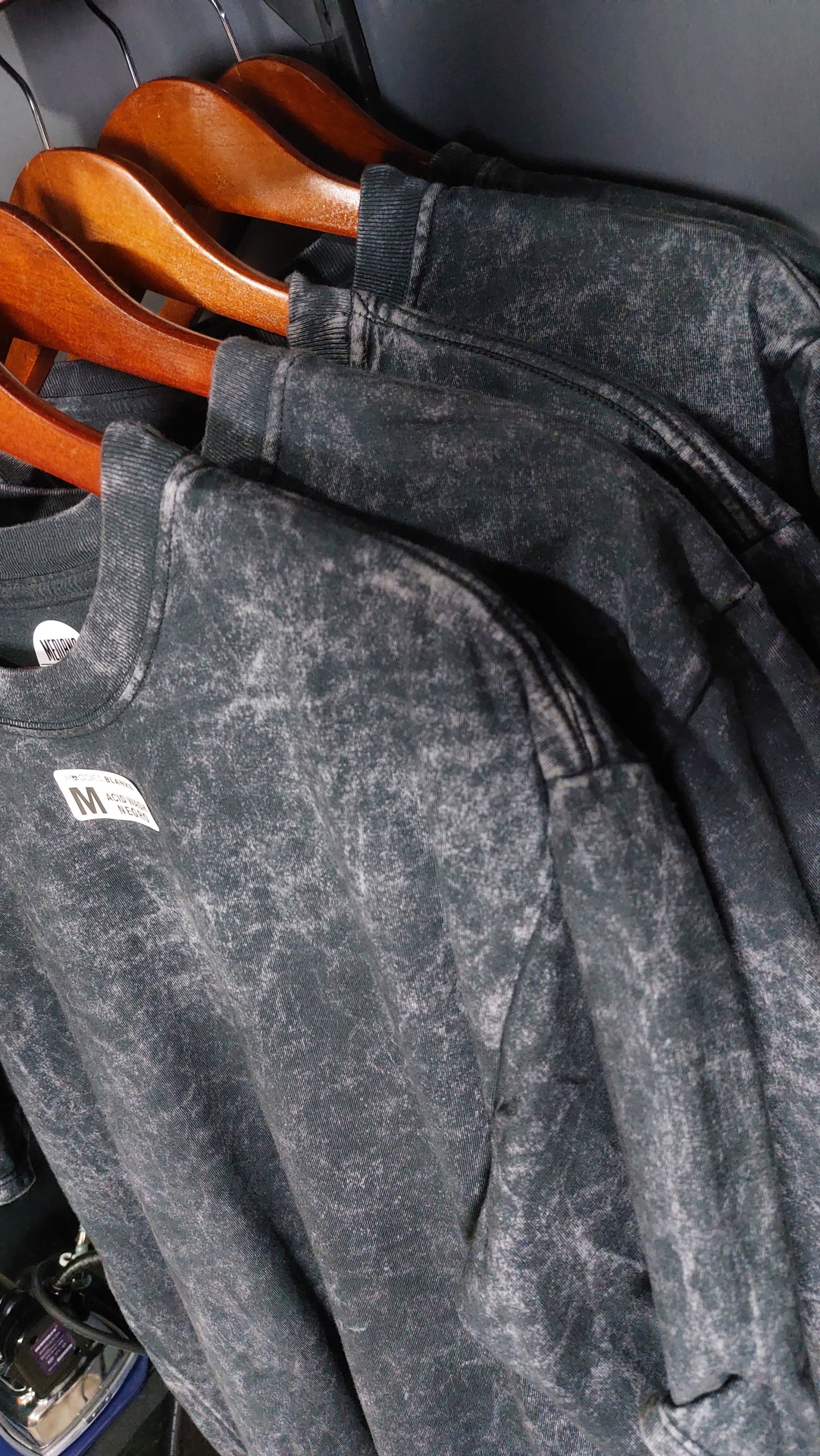 Playera asid wash color NEGRO